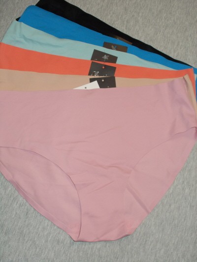 INVISIBLE UNDIES